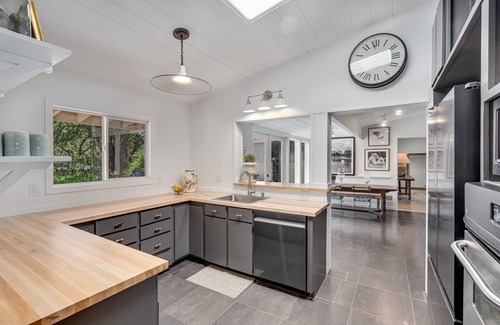 Calistoga Casa | Enjoy Spectacular vineyard & mountain views, in Calistoga with a pool.