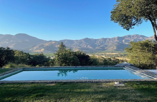 Calistoga Casa | Enjoy Spectacular vineyard & mountain views, in Calistoga with a pool.