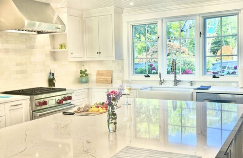Silver Beach Casa | ¡Espectacular casa frente al mar en Cape Cod, frente al mar y playa, aire acondicionado, Wifi Wifi y parrilla!