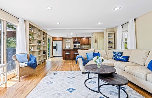 South Yarmouth Casa | Spectacular Waterfront Pond Views,Hot Tub,Deck, Kayak, Fish Private Dock Dogs OK