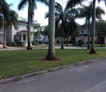 Naranja Casa | Speedway Blvd Townhouse