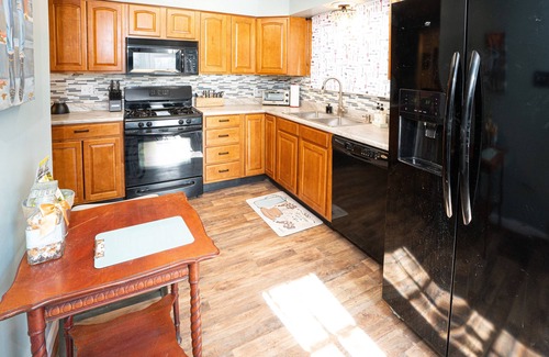 Speedway Casa | Speedway Pit Stop Bungalow in the heart of Speedway. Walk to IMS, & Restaurants