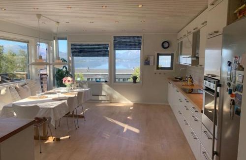 Tromso Villa | Spektakulær villa nært sentrum og Prestvannet
