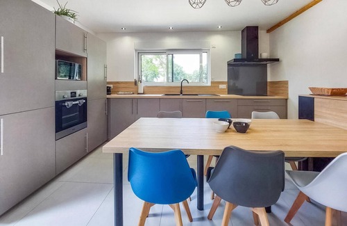 Rohan Casa | Spend a peaceful holiday in this stylishly renovated holiday home.