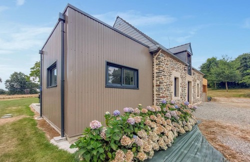 Rohan Casa | Spend a peaceful holiday in this stylishly renovated holiday home.