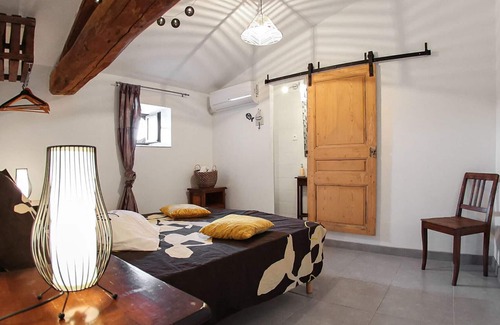 Bagnols-sur-Ceze Casa | Spend a relaxing vacation at this beautiful winery, ideally located in the countryside!