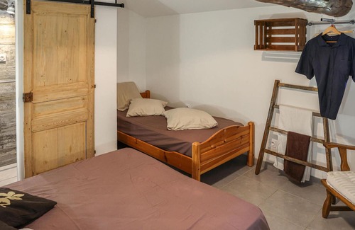 Bagnols-sur-Ceze Casa | Spend a relaxing vacation at this beautiful winery, ideally located in the countryside!