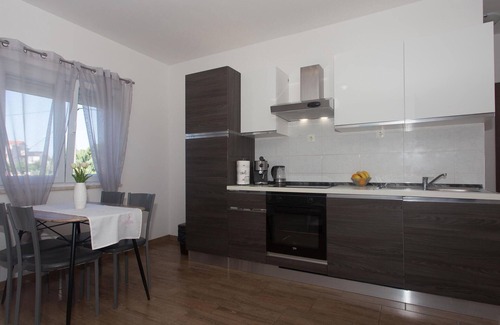 Mejasi Casa | Spend a relaxing vacation in this beautiful semi-detached house with swimming pool.