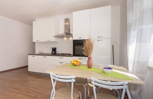 Mejasi Casa | Spend a relaxing vacation in this beautiful semi-detached house with swimming pool.