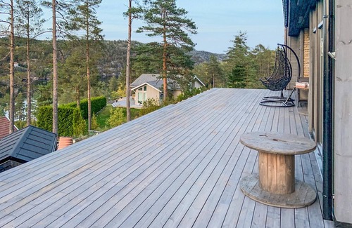 Kragero Casa | Spend an idyllic island vacation in this enchanting vacation home by the fjord.