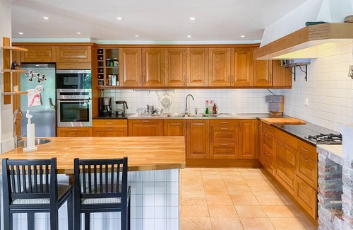 Nashulta Casa | Spend an unforgettable time in this charming Swedish wooden house by the lake.