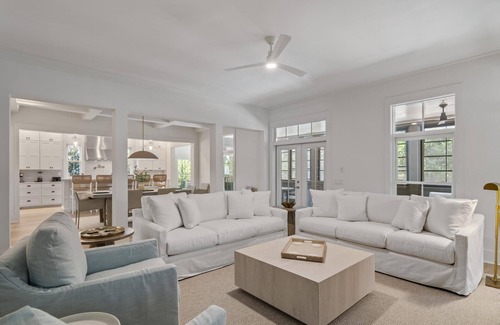 Sugarwood Beach Casa | Spend Fall by the Beach! In the Heart of Seagrove Beach! Private Pool! 5 Adult Bikes!