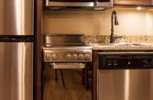 Cartersville Condominio | Spend the 4th in the Smokies. Top of mountain view to downtown fireworks.