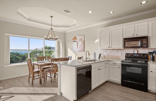 Waterford On Lake Travis Casa | Spend the Holidays at the Lake! SPECIALS! Free Golf Cart! Lake Travis Access!