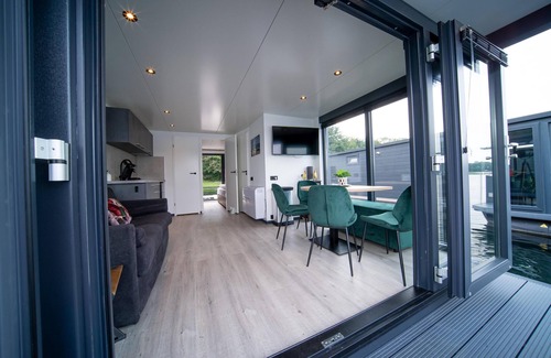 Middelaar Alquiler De Eote | Spend the night in harbour lodge in Limburg