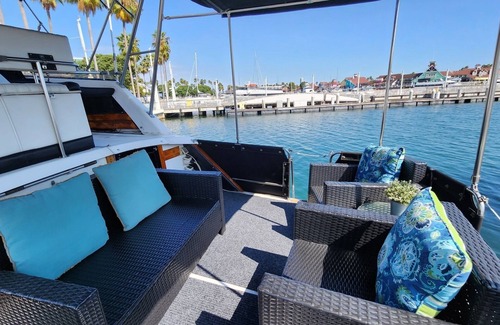 Waterfront Cama Y Desayuno | Spend the Night on a Yacht!