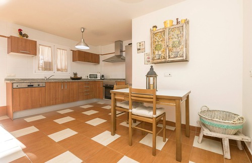 Guadiaro Casa | SPIKES - Gran apartamento en urbanización con piscina comunitaria cerca de la playa - Wi