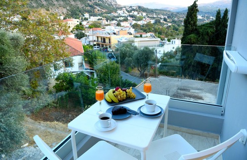Spilion Apartamento | Spilgaia Stone apt in Spili for 2, with spectacular views!