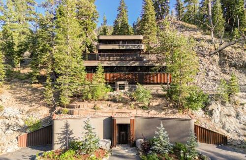 Alpine Meadows Casa | Spire Chalet at Alpine Meadows - 4BR W Hot Tub and Ski Shuttle