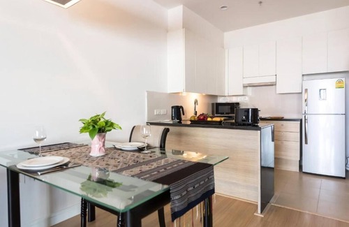 Thung Maha Mek Condominio | SPL 1 Br/ Serviced/ Monthly