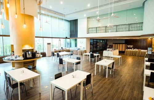 Thung Maha Mek Condominio | SPL/2 BR/ Serviced/ Monthly