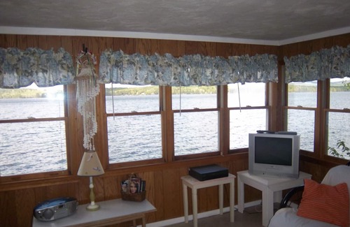 Laconia Casa | NO PUEDE ACERCARSE AL AGUA! LAKE FRONT HOME BOAT HOUSE Y BOAT SLIPS LG DOCK!