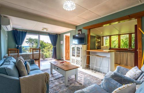 Omiha Casa | Splashing Tūi Cottage