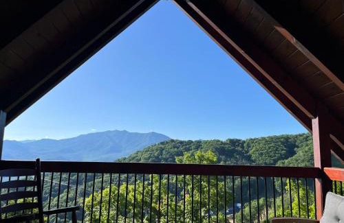 Chalet Village Chalet De Esquí | Splashtacular: Indoor Pool~Gorgeous Views~HotTub~GameRoom~Resort