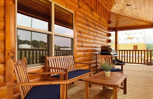 Pigeon Forge Cabina | Splendid 2Cabins, Sleeps 28! Pool, Hot Tub & More!