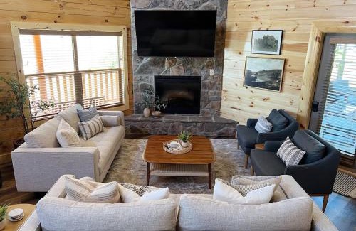 Pigeon Forge Casa | Splendid 2Cabins Sleeps 28 Pool Hot Tub More