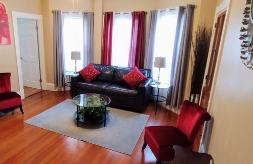 West Codman Hill - West Lower Mills Apartamento | Charming 3 Bedrm-15 minutes drive to Longwood Medical Area & So Much More!