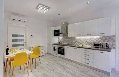 Tower Road Apartamento | Splendid Apartment, Steps Away from the Sea