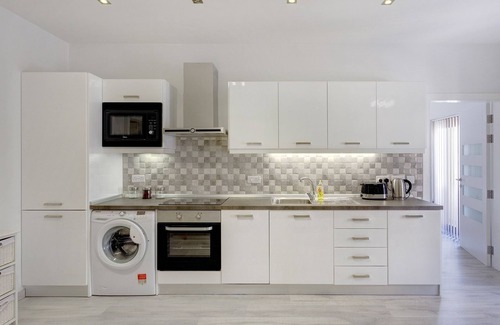 Tower Road Apartamento | Splendid Apartment, Steps Away from the Sea