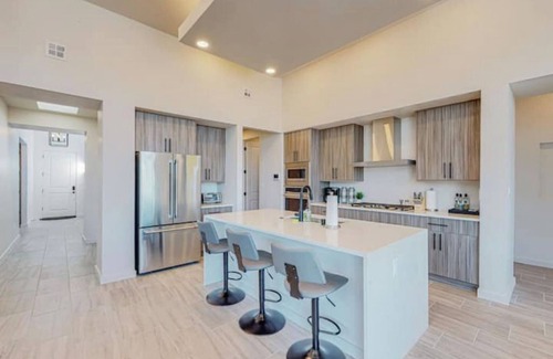 North Valley Casa | Splendid Balloon Fiesta House w/Hot Tub