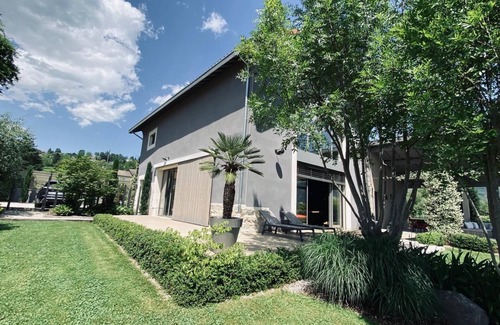 Saint-Jean-de-Moirans Casa | splendid villa with swimming pool in a haven of peace