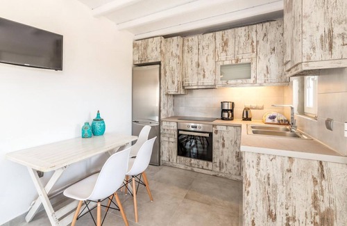 Tourlos Villa | Splendid Mykonos Apartment | Mykonos Chaming Nest | 1 Bedroom | Private Outdoor Jacuzzi & Breathtaking Sea Views | Perfect for a Couples Getaway | Tourlos