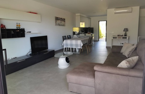 Pera Casa | Splendid new house with sea view
