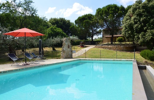 Gualdo Cattaneo Villa | Espléndida villa privada para 12 personas con piscina y olivos.