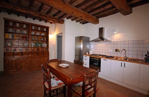 Gualdo Cattaneo Villa | Villa para 12 personas, piscina, ideal para familias y amigos.
