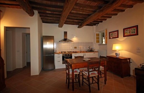 Gualdo Cattaneo Villa | Villa para 12 personas, piscina, ideal para familias y amigos.