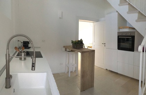 Trani Villa | Esplendida villa antigua restaurada a 150 metros del mar. Tres habitaciones