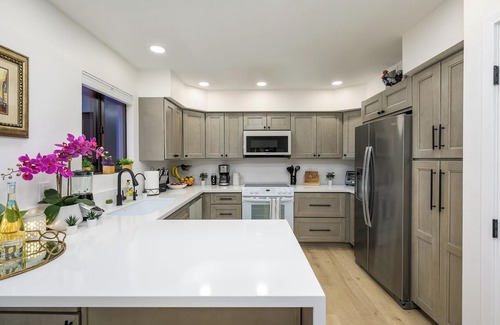 Paradise Valley Village Condominio | Splendid Top Floor Condo. Spectacular Views! Fantastic Neighborhood!