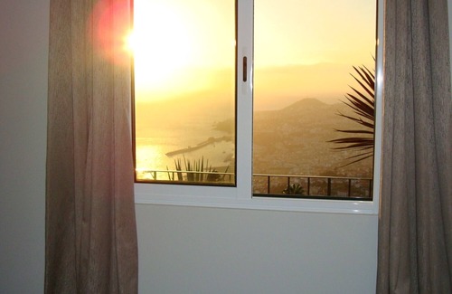 Sao Goncalo Apartamento | Espléndida vista! ¡Apartamento cálido, jardín y barbacoa!