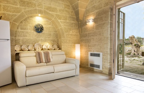 Salve Casa | Espléndida villa inmersa en el campo de Apulia a tiro de piedra del mar