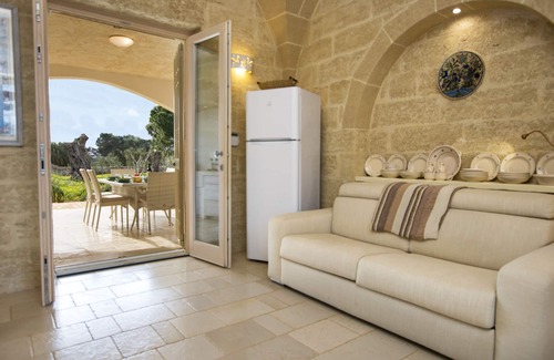 Salve Casa | Espléndida villa inmersa en el campo de Apulia a tiro de piedra del mar