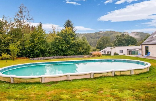 Sart-lez-Spa Villa | Splendid Villa in Sart Jalhay with Swimming Pool