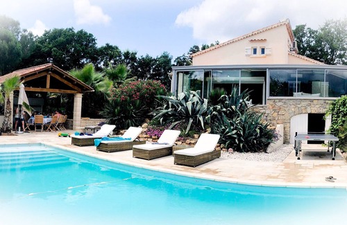 Gonfaron Villa | Espléndida villa tranquila en el corazón de los viñedos, piscina privada.