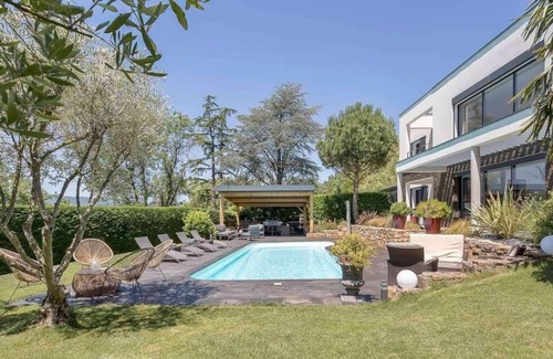 Francheville Casa | Splendid villa with luxury services / pool /8 pers