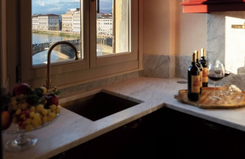 Santo Spirito Apartamento | Splendid waterfront views in central Florence, wine tasting included!