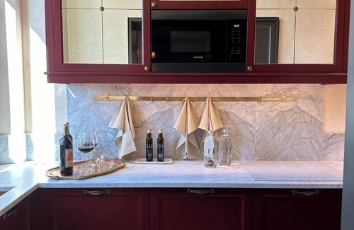 Santo Spirito Apartamento | Splendid waterfront views in central Florence, wine tasting included!